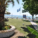 松树园海滩酒店 酒店