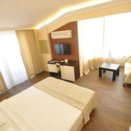 كاميوفا بيتش 4*